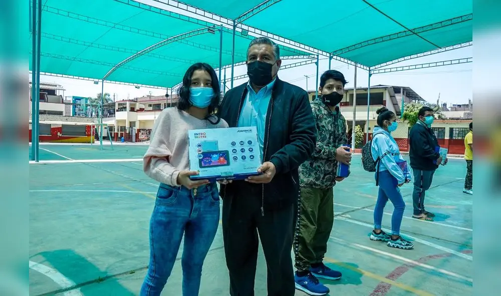 Se donaron 24 tablets a los alumnos. Foto: difusión Se donaron 24 tablets a los alumnos. Foto: difusión