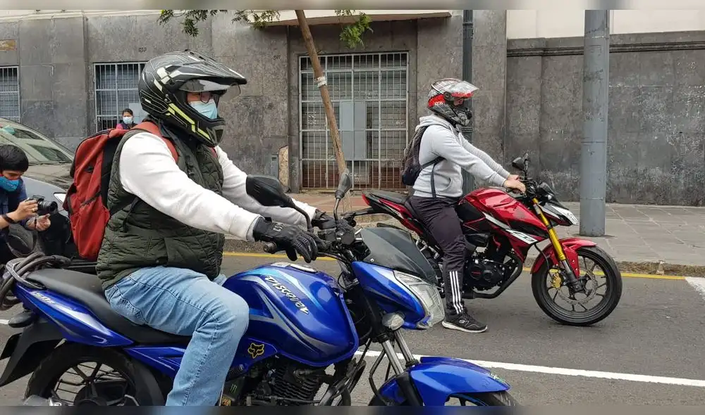 La Gerencia de Movilidad Urbana de Lima elaboró la Guía del Buen Motociclista que será distribuida con ayuda de la Asociación de Motociclistas de Lima Foto: Deysi Portuguez/ URPI-LR