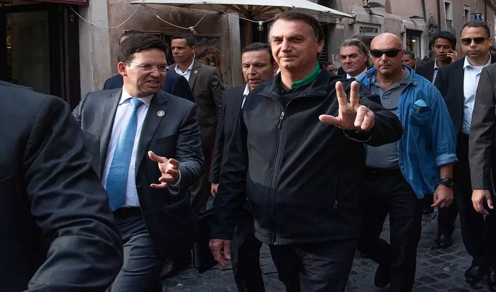 Bolsonaro llegó este viernes a Roma para participar en la cumbre del G20. Foto: EFE