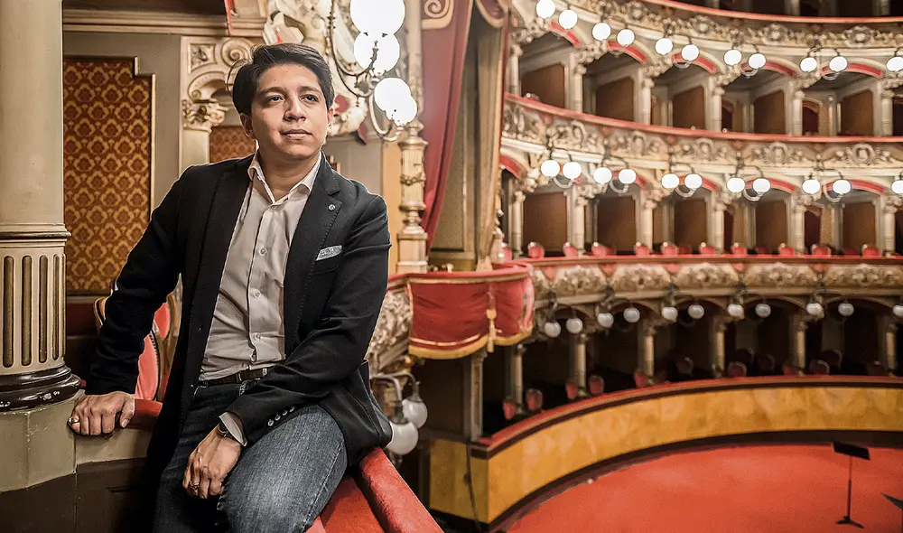 Grande. Iván Ayón-Rivas en el teatro Massimo Bellini di Catania, uno de los grandes teatros italianos donde campea la voz de nuestro compatriota. Foto: difusión Grande. Iván Ayón-Rivas en el teatro Massimo Bellini di Catania, uno de los grandes teatros italianos donde campea la voz de nuestro compatriota. Foto: difusión