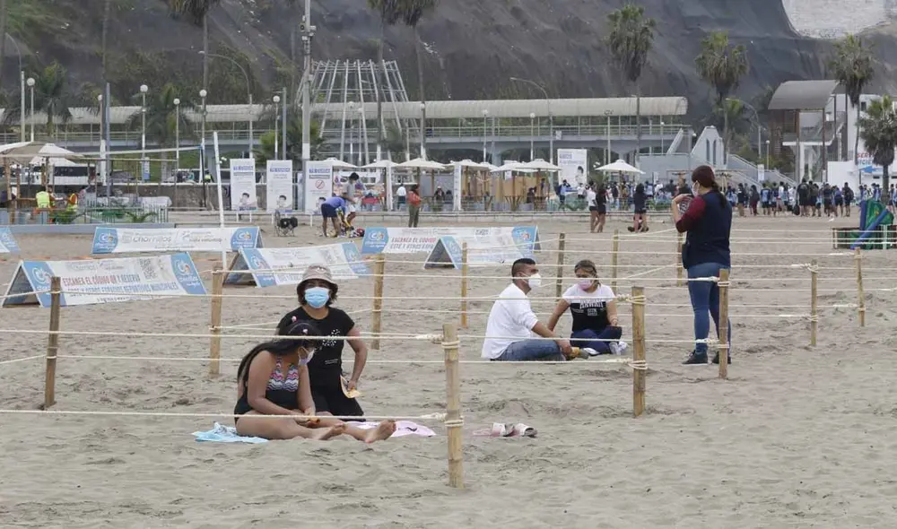 Ciudadanos que asistan a las playas deben estar dentro de cuadrículas 4x4. Estas serán instaladas en todos los balnearios del país. Foto: Carlos Félix /La Republica Ciudadanos que asistan a las playas deben estar dentro de cuadrículas 4x4. Estas serán instaladas en todos los balnearios del país. Foto: Carlos Félix /La Republica