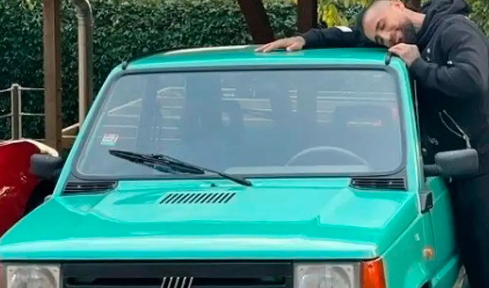 Arturo Vidal llegó a los entrenamientos del Inter de Milan con un Panda italiano tradicional. Foto: @kingarturo23oficial/Instagram