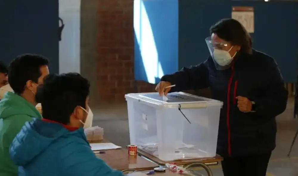 El Gobierno entregará un bono a los vocales de mesa que desarrollen sus funciones el 21 de noviembre. Foto: Efe. El Gobierno entregará un bono a los vocales de mesa que desarrollen sus funciones el 21 de noviembre. Foto: Efe.