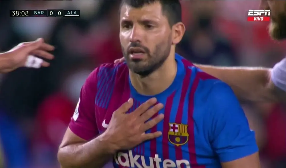 Sergio Aguero sintió unas molestias y fue sustituido. Foto: captura ESPN.
