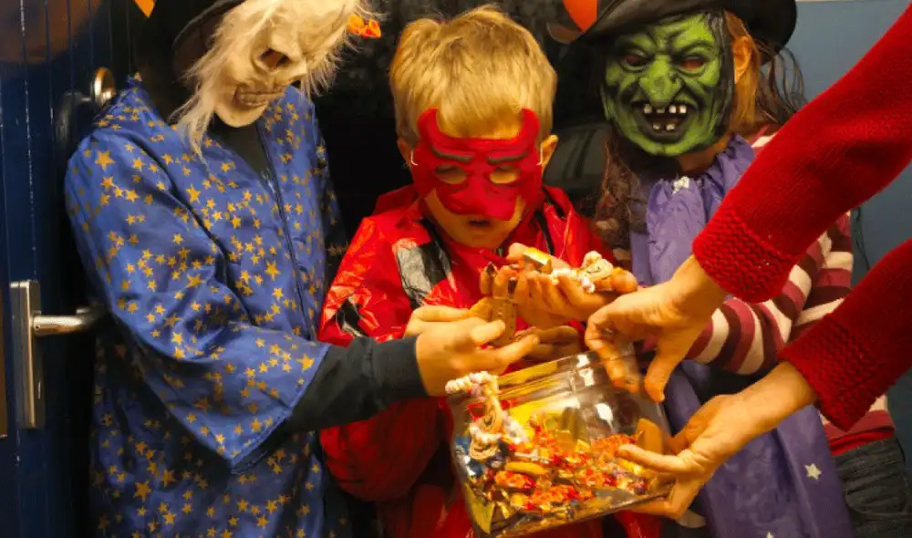 A partir de las 11.00 p. m. del domingo 31 ningún menor de edad deba transitar por las calles. Foto: 2minutosco