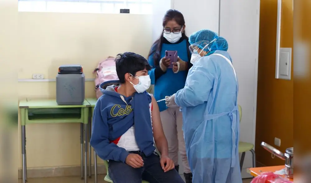 Vacunación contra la COVID-19 a adolescentes. Foto: Juan Carlos Cisneros/La República. Vacunación contra la COVID-19 a adolescentes. Foto: Juan Carlos Cisneros/La República.