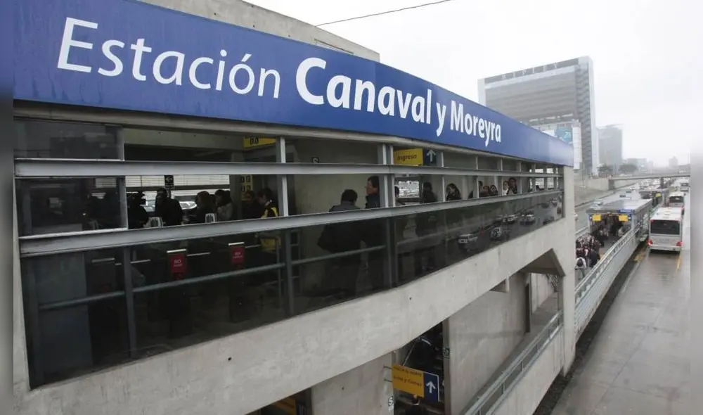 El adulto denunció que es la segunda vez que no puede trasladarse debido a un ascensor malogrado. Foto: Andina El adulto denunció que es la segunda vez que no puede trasladarse debido a un ascensor malogrado. Foto: Andina