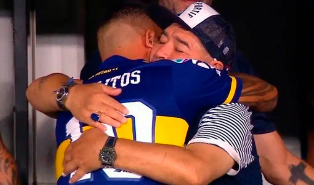 El gran abrazo entre Carlos Tévez y Diego Maradona. Fuente: EFE El gran abrazo entre Carlos Tévez y Diego Maradona. Fuente: EFE