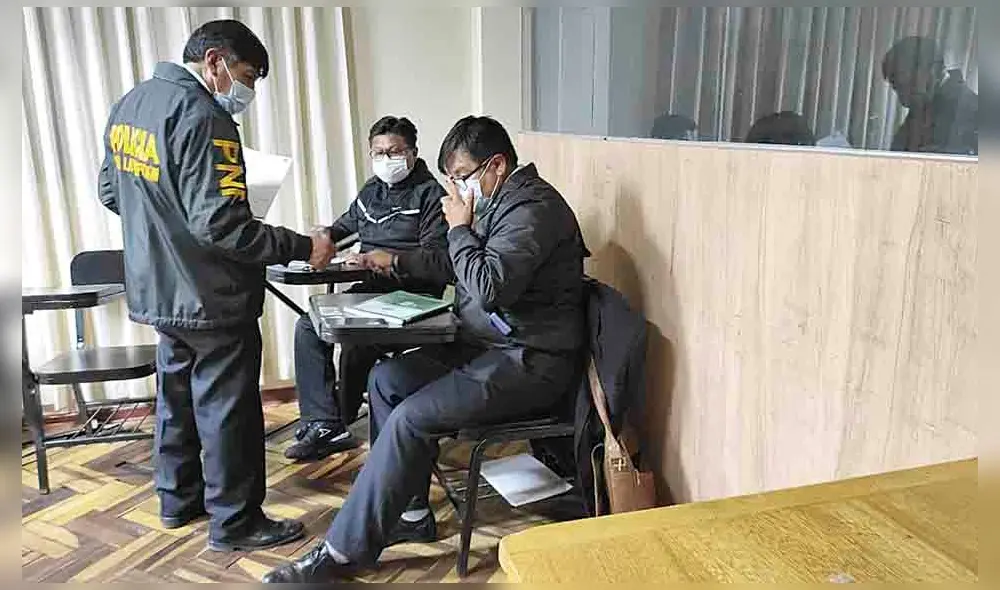 Sin escapatoria. Agustín Luque dentro de la sede de la Policía Anticorrupción. Quedará detenido mientras duren las investigaciones preliminares.