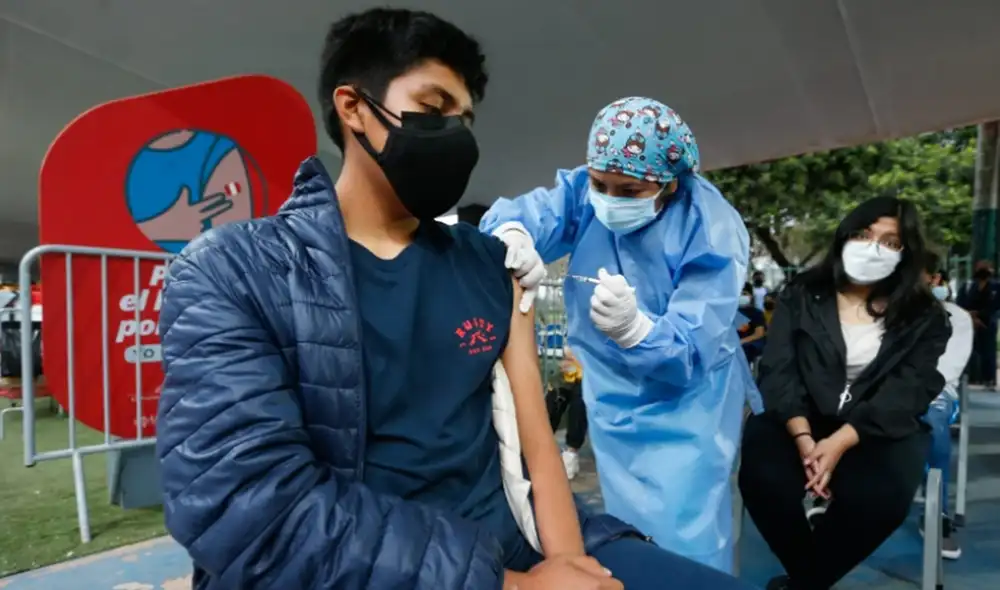 El Minsa está aplicando dosis a adolescentes de 15 a 17 años en Lima y Callao. Foto: Minsa