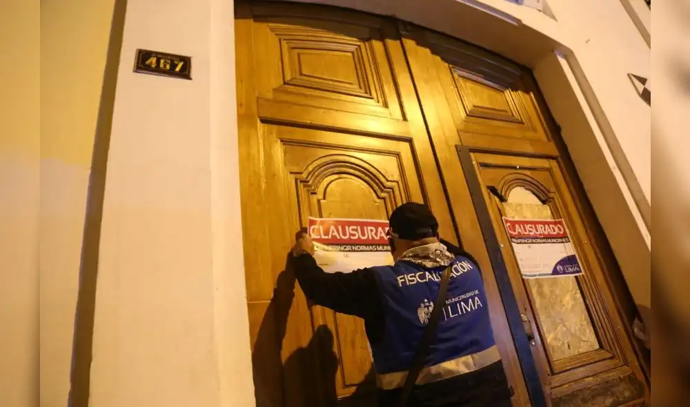 La gran mayoría de clientes estaban en pequeños ambientes y no guardaban el distanciamiento social respectivo. Foto: MML La gran mayoría de clientes estaban en pequeños ambientes y no guardaban el distanciamiento social respectivo. Foto: MML