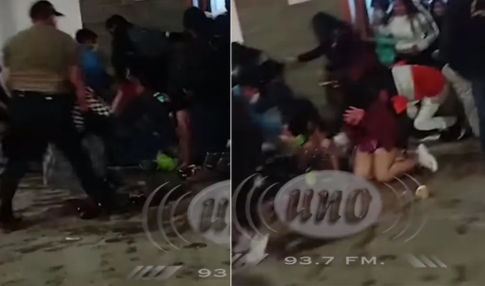 Dos policías tuvieron que intervenir para rescatar a jóvenes que eran pisoteados por otros. Foto: Captura Radio Uno Dos policías tuvieron que intervenir para rescatar a jóvenes que eran pisoteados por otros. Foto: Captura Radio Uno