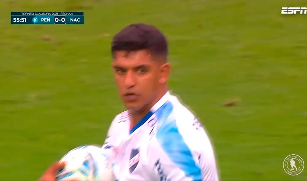 Polenta se ganó la amarilla tras agarrar el balón con la mano. Fuente: Captura ESPN Polenta se ganó la amarilla tras agarrar el balón con la mano. Fuente: Captura ESPN