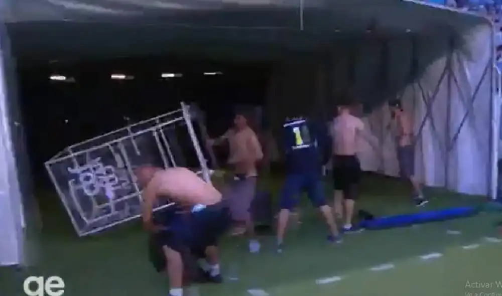 Los aficionados del Tricolor rompieron la cabina VAR. Foto: Ge