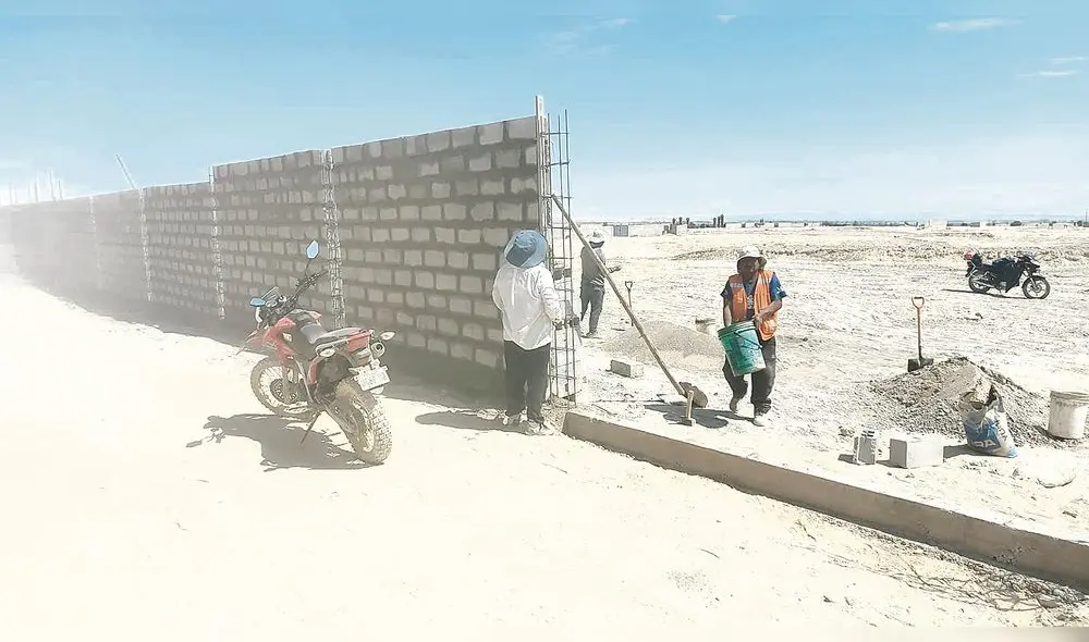 Evidenias.  Pese a resolución de Autodema que anula la cesión en uso de predio para Asociación "Sol Radiante" de Majes, la posesión se consolidó. A la fecha, hay construcciones.