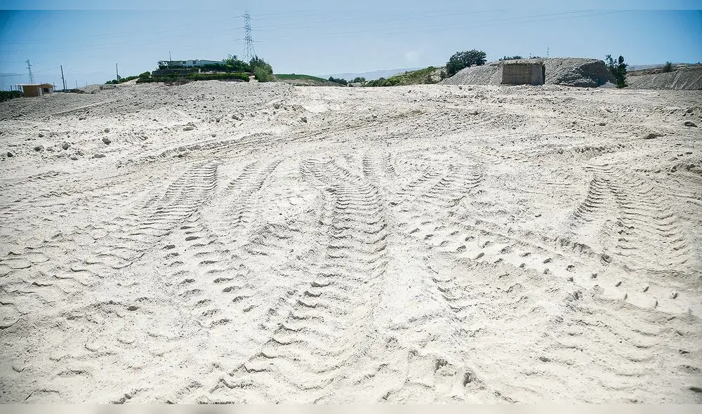 Trabajos. Maquinaria adecuó plataforma en terreno que sería zona arqueológica. Foto: Rodrigo Talavera/La República