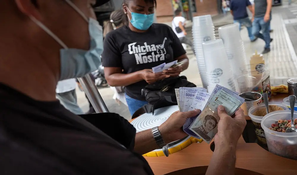 La tasa oficial del Banco Central de Venezuela, así como el dólar promedio, fijan los montos para las diversas operaciones que se realizan en la nación latinoamericana. Foto: EFE La tasa oficial del Banco Central de Venezuela, así como el dólar promedio, fijan los montos para las diversas operaciones que se realizan en la nación latinoamericana. Foto: EFE