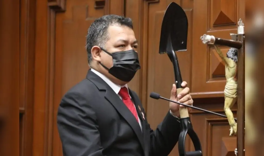 Darwin Espinoza instó a la primera ministra, Mirtha Vásquez, a retirar del cargo a Luis Barranzuela. Foto: Facebook / Darwin Espinoza Darwin Espinoza instó a la primera ministra, Mirtha Vásquez, a retirar del cargo a Luis Barranzuela. Foto: Facebook / Darwin Espinoza