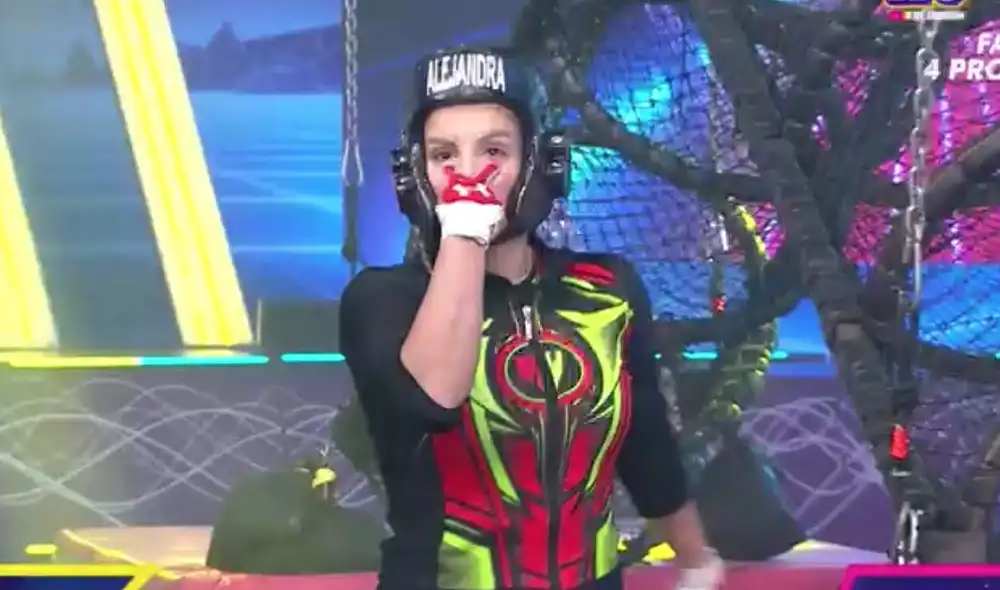 La chica reality Alejandra Baigorria se enfrentó con Azul durante un reto en Esto es guerra. Foto: Captura / América TV La chica reality Alejandra Baigorria se enfrentó con Azul durante un reto en Esto es guerra. Foto: Captura / América TV