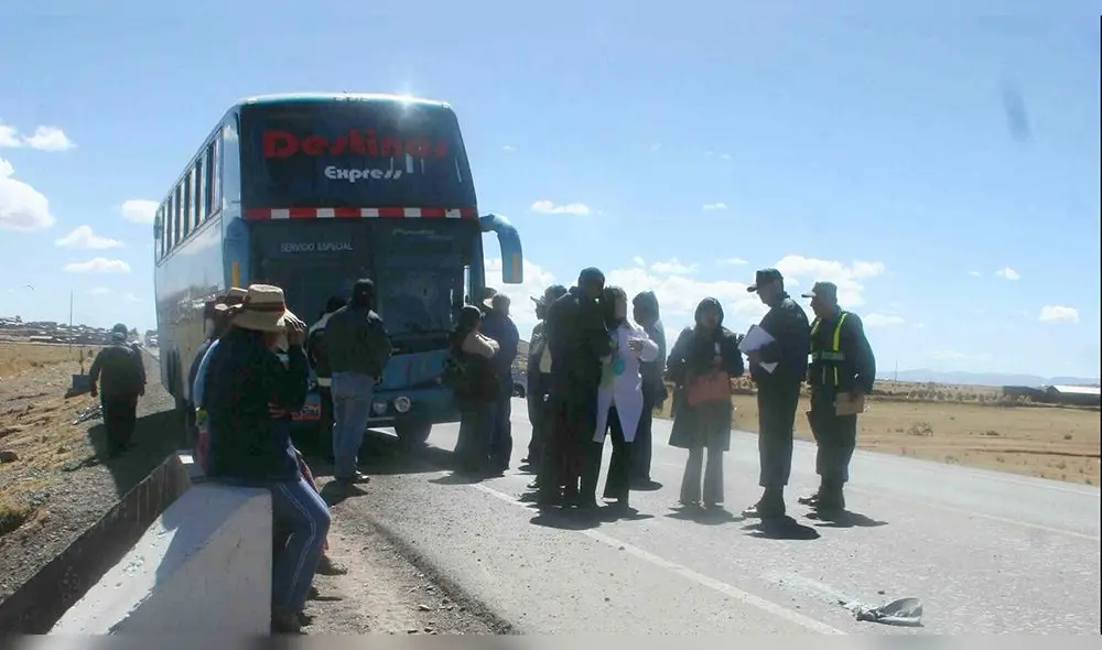 Puno. Pasajeros declararon ante la Policía luego del asalto. Foto: PNP