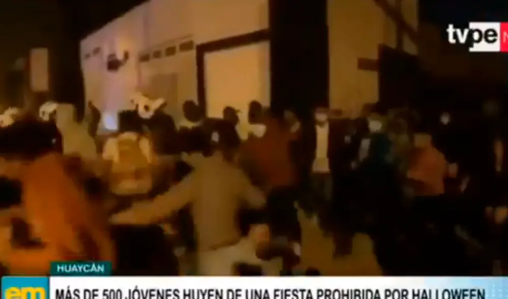 Jóvenes también huyeron en motocicletas y automóviles. Foto: captura TV Perú Jóvenes también huyeron en motocicletas y automóviles. Foto: captura TV Perú