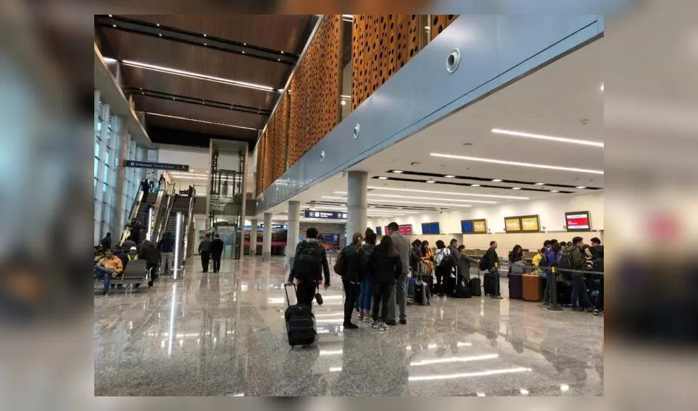 En caso de no contar con las dos dosis, los extranjeros no podrán ingresar, en tanto que los argentinos y residentes deberán hacer cuarentena. Foto: AFP En caso de no contar con las dos dosis, los extranjeros no podrán ingresar, en tanto que los argentinos y residentes deberán hacer cuarentena. Foto: AFP