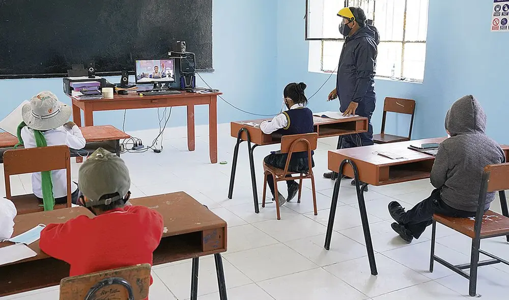 Profesores continúan luchando por tener mejores salarios. Foto: La República Profesores continúan luchando por tener mejores salarios. Foto: La República