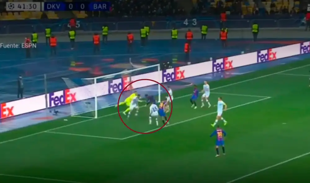 FC Barcelona vs. Dynamo Kiev: Casi llegó el primer gol del partido. Foto: ESPN 3 FC Barcelona vs. Dynamo Kiev: Casi llegó el primer gol del partido. Foto: ESPN 3