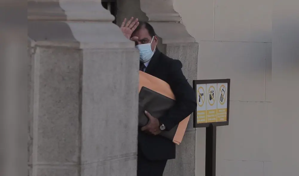 El ministro del Interior, Luis Barranzuela, ingresa a Palacio de Gobierno para reunirse con el mandatario Pedro Castillo, y con la titular de la PCM, Mirtha Vásquez. Foto: URPI GLR El ministro del Interior, Luis Barranzuela, ingresa a Palacio de Gobierno para reunirse con el mandatario Pedro Castillo, y con la titular de la PCM, Mirtha Vásquez. Foto: URPI GLR