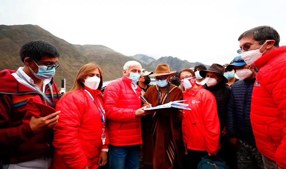 Más temprano, una comitiva del Gobierno viajó a Aquia para atender demandas de la población contra minera Antamina. Foto: Minem