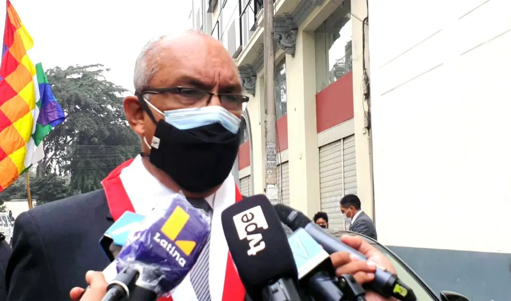 Roberto Kamiche le dará el beneficio de la duda a Mirtha Vásquez y esperará la salida de Luis Barranzuela hasta el miércoles. Foto: Jessica Merino/URPI-LR Roberto Kamiche le dará el beneficio de la duda a Mirtha Vásquez y esperará la salida de Luis Barranzuela hasta el miércoles. Foto: Jessica Merino/URPI-LR