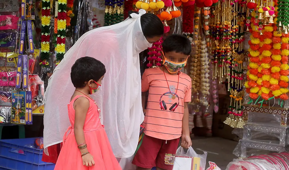 Unicef alertó que familias en India buscan generar recursos económicos "y esto se traduce, en el caso de los niños, en trabajar; y en el de las niñas, en buscar oportunidades de matrimonio". Foto: referencial/EFE Unicef alertó que familias en India buscan generar recursos económicos "y esto se traduce, en el caso de los niños, en trabajar; y en el de las niñas, en buscar oportunidades de matrimonio". Foto: referencial/EFE
