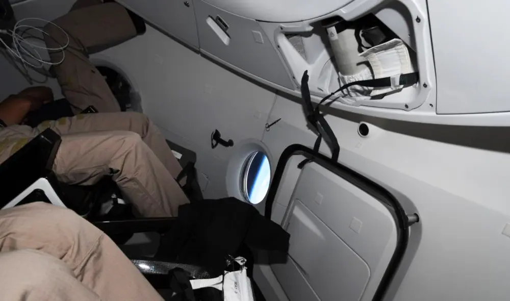 Imagen del baño de Crew Dragon en Twitter mientras Thomas Pesquet volaba a la Estación Espacial Internacional. Foto: Thomas Pesquet