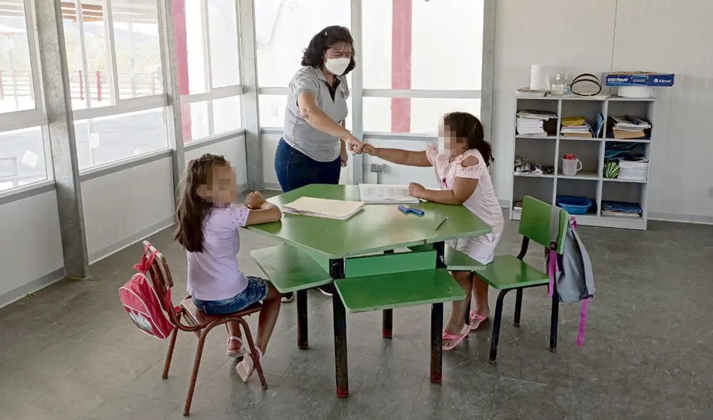 En clase. El currículo escolar que hoy emplean los maestros fue elaborado por expertos. Foto: difusión