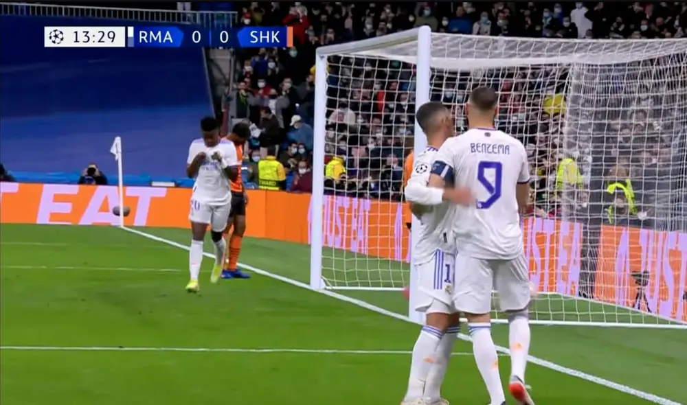 Karim Benzema aprovechó un pase de Vinicius para marcar. Foto: captura/ESPN Karim Benzema aprovechó un pase de Vinicius para marcar. Foto: captura/ESPN