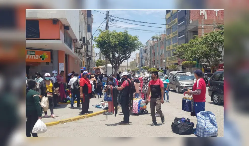 Francisco Guzmán señaló que el problema de la informalidad se plasma todos los días en las calles de Chiclayo. Foto: Urpy/ La República