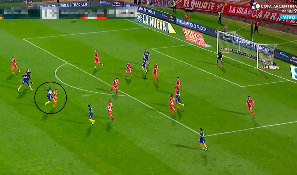 Luis Advíncula casi marca el 2-0 para Boca Juniors. Fuente: Captura TYCSPORTS