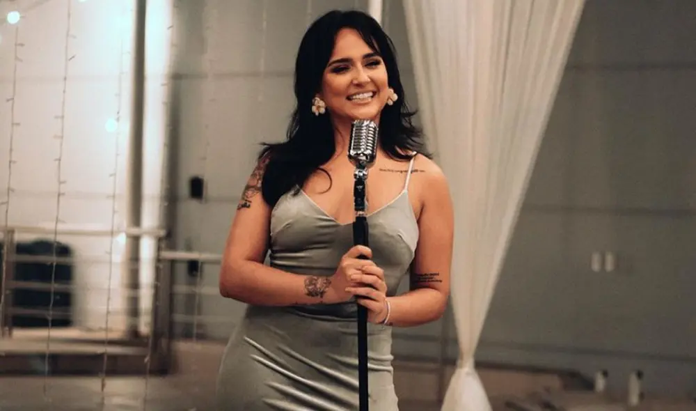 La cantante Daniela Darcourt enfatizó que sí le gusta cantarle a sus fieles seguidores durante sus presentaciones, pero que no escucha sus temas. Foto: Instagram / @danieladarcourtoficial