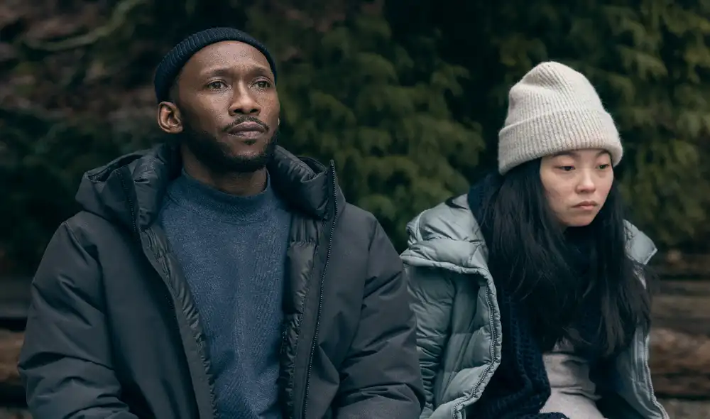 Mahershala Ali en escena junto a Awkwafina (Foto: Apple Tv +)