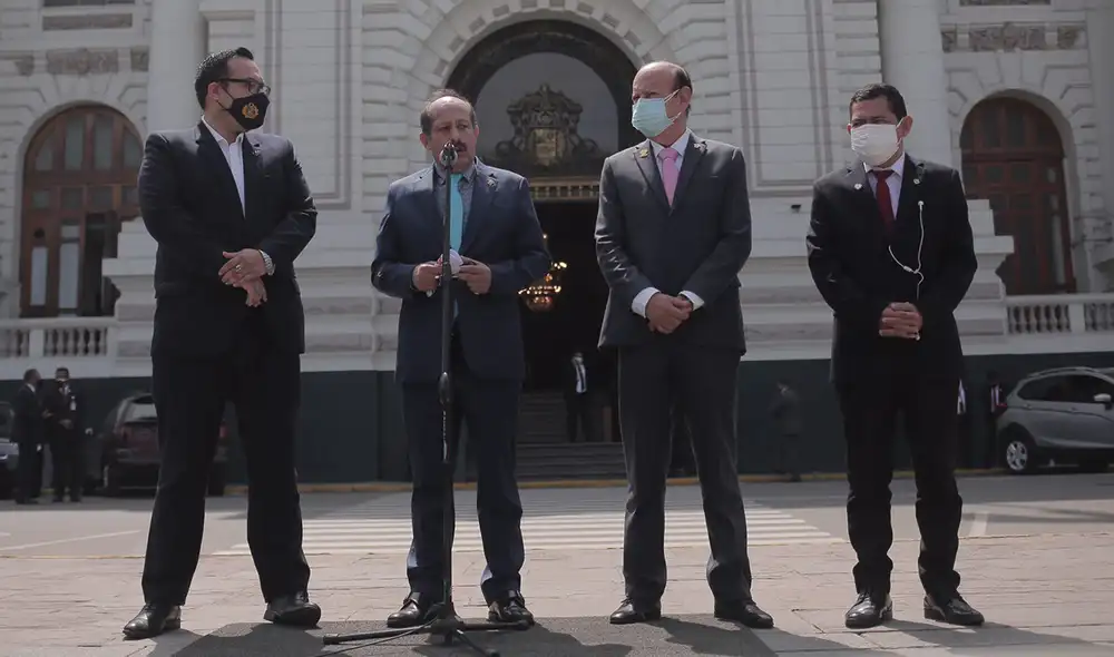 Foto: Congresistas de Somos Perú instaron al jefe de Estado a retirar del cargo a Walter Ayala. Foto: La República Foto: Congresistas de Somos Perú instaron al jefe de Estado a retirar del cargo a Walter Ayala. Foto: La República