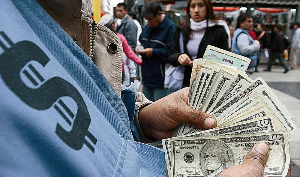 Tipo de cambio. Operaciones de compra y venta de dólares. Foto: difusión Tipo de cambio. Operaciones de compra y venta de dólares. Foto: difusión