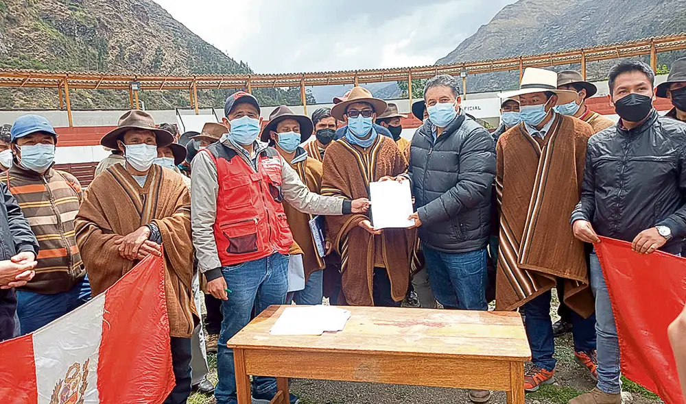 Previos. El acercamiento de una delegación del Ejecutivo permitió acuerdos para levantar el paro e instalar la mesa de diálogo. Foto: difusión Previos. El acercamiento de una delegación del Ejecutivo permitió acuerdos para levantar el paro e instalar la mesa de diálogo. Foto: difusión