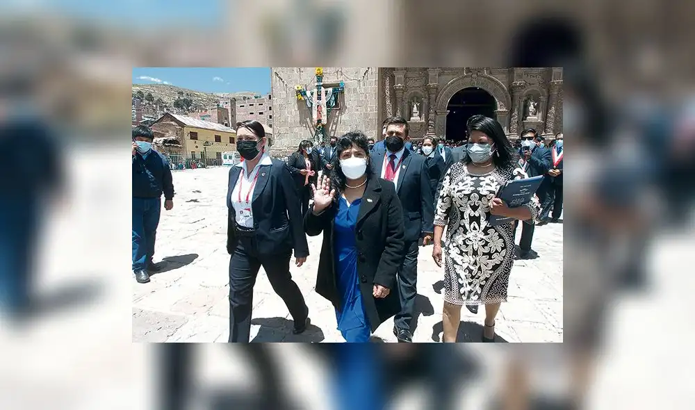 Presente. Primera dama de la Nación, Lilia Paredes Navarro, llegó en representación de su esposo y presidente Pedro Castillo. Fotos: Juan Carlos Cisneros/ La República Presente. Primera dama de la Nación, Lilia Paredes Navarro, llegó en representación de su esposo y presidente Pedro Castillo. Fotos: Juan Carlos Cisneros/ La República