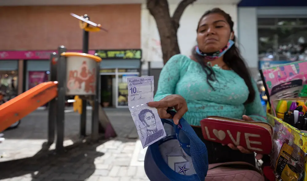 DolarToday y Monitor Dólar son otros indicadores de la moneda estadounidense, ampliamente consultados en Venezuela, así como la tasa del dólar BCV, para las diversas transacciones. Foto: EFE DolarToday y Monitor Dólar son otros indicadores de la moneda estadounidense, ampliamente consultados en Venezuela, así como la tasa del dólar BCV, para las diversas transacciones. Foto: EFE