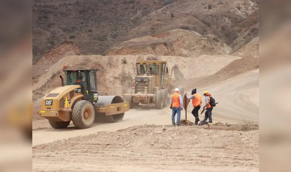 Diversa maquinaria pesada trabaja en la vía Casa Blanca-Pampas de Chepate. Foto: GRLL Diversa maquinaria pesada trabaja en la vía Casa Blanca-Pampas de Chepate. Foto: GRLL