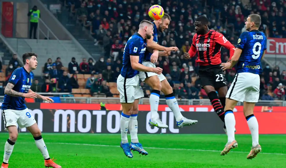 AC Milan e Inter igualan en el derby della Madonnina, correspondiente a la fecha 12 de la Serie A 2021-22. Foto: AFP AC Milan e Inter igualan en el derby della Madonnina, correspondiente a la fecha 12 de la Serie A 2021-22. Foto: AFP