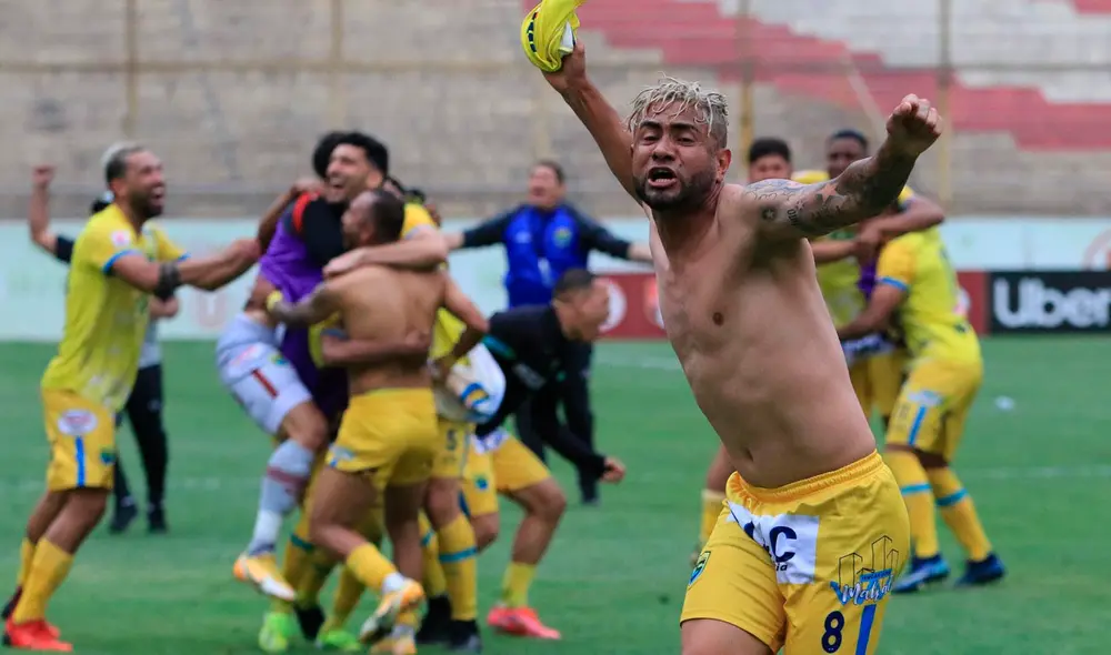 Celebración de los jugadores de Stein tras el ascenso. Foto: Twitter @LigaFutProf Celebración de los jugadores de Stein tras el ascenso. Foto: Twitter @LigaFutProf