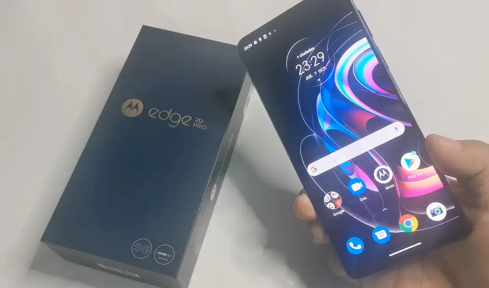 El Moto Edge 20 Pro está disponible en el color azul medianoche. Foto: Juan José López / La República