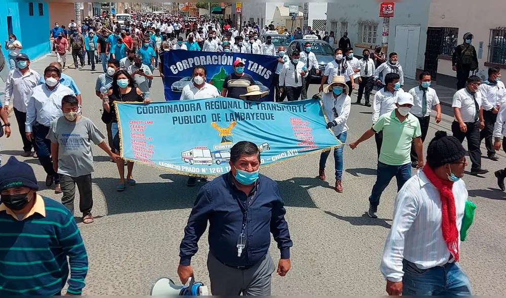 Paro de transportistas en Chiclayo. Foto: Clinton Medina Paro de transportistas en Chiclayo. Foto: Clinton Medina