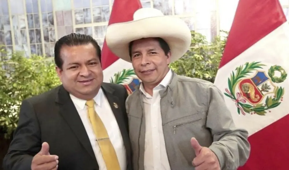 El secretario de Palacio de Gobierno Bruno Pacheco y el presidente Pedro Castillo. Foto: Palacio de Gobierno.